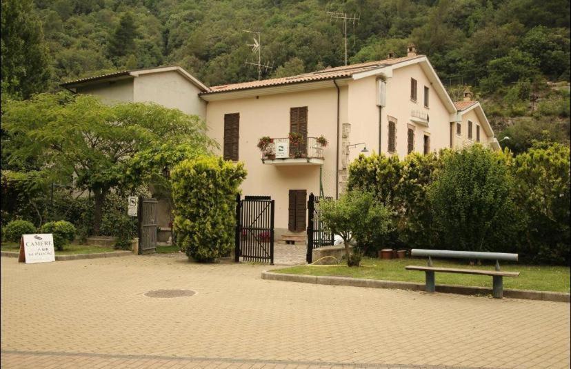Rifugio Della Cascata Villa Collestatte Eksteriør billede