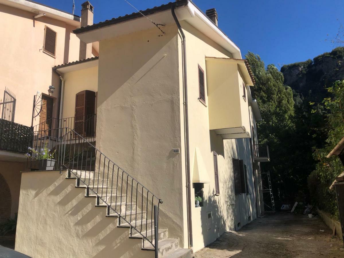 Rifugio Della Cascata Villa Collestatte Eksteriør billede